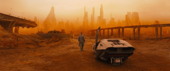 Blade Runner 2049 - Scéna - Agent K a Luv v hale Wallace Corp.